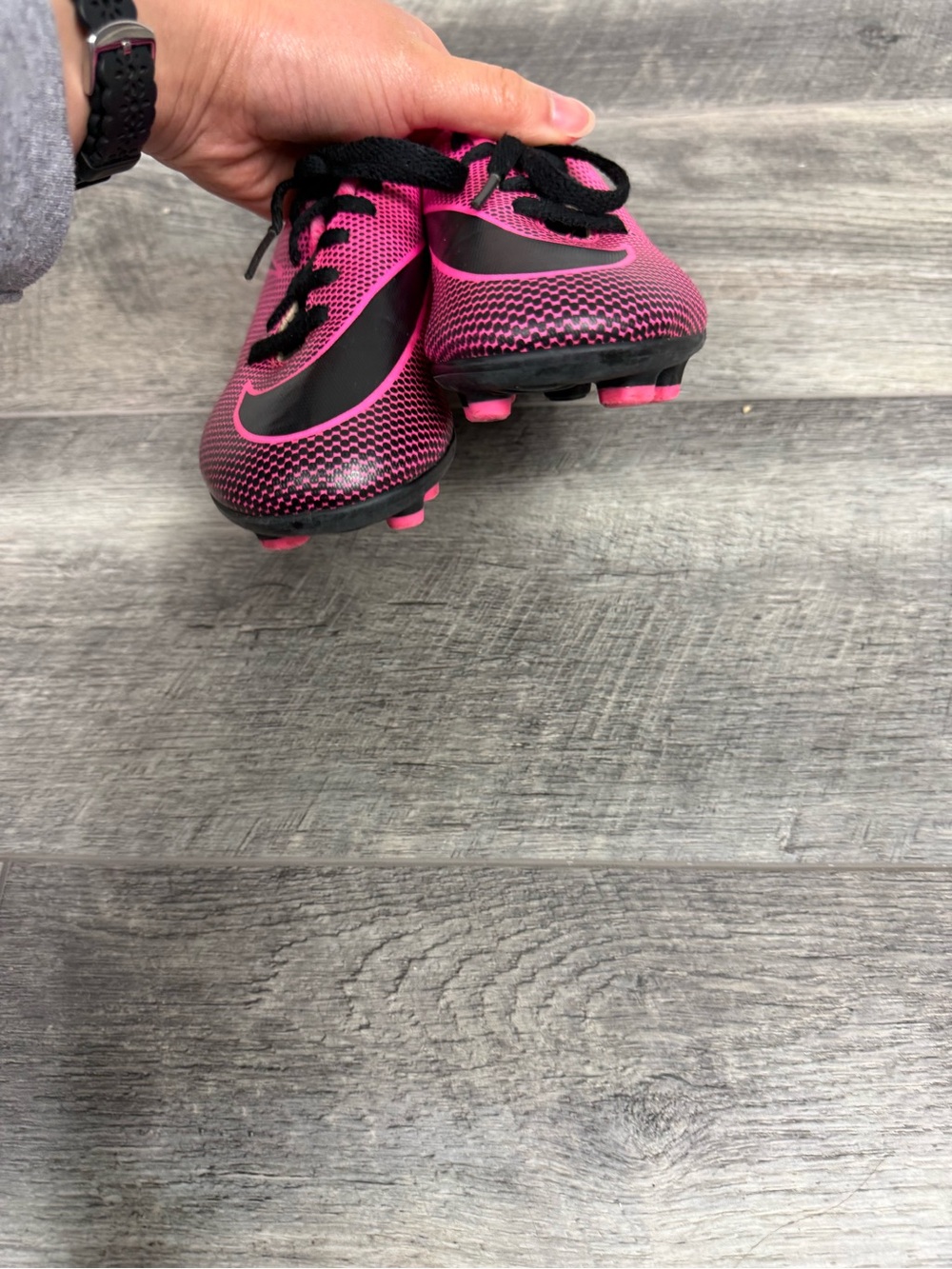 Nike Kids Pink Soccer Cleats‎ - Picture 5 of 13